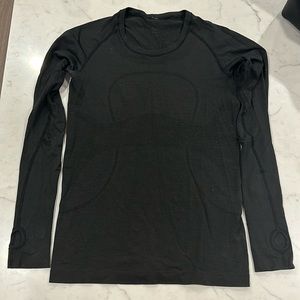 Women’s Lululemon swiftly tech long sleeve black size 8